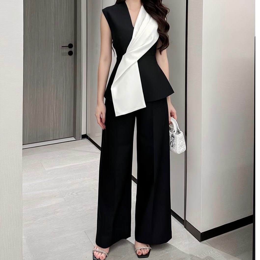 Black and white sleeveless Blazer and Pants Set